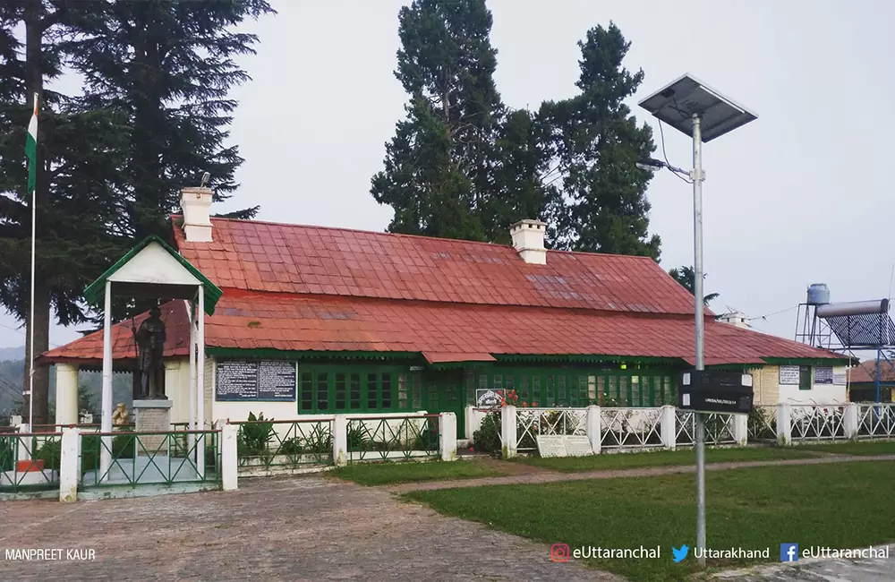 Anashakti Ashram, Kausani.
अनाशक्ति आश्रम - कौसानी।. Pic: Manpreet Kaur via eUttaranchal facebook