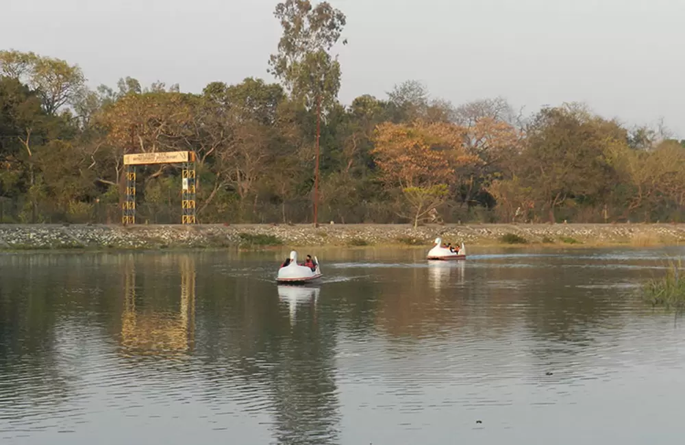 Tourist enjoying boating and water sports in Assan Barrage Bird Sanctuary.. Pic: eUttaranchal.com