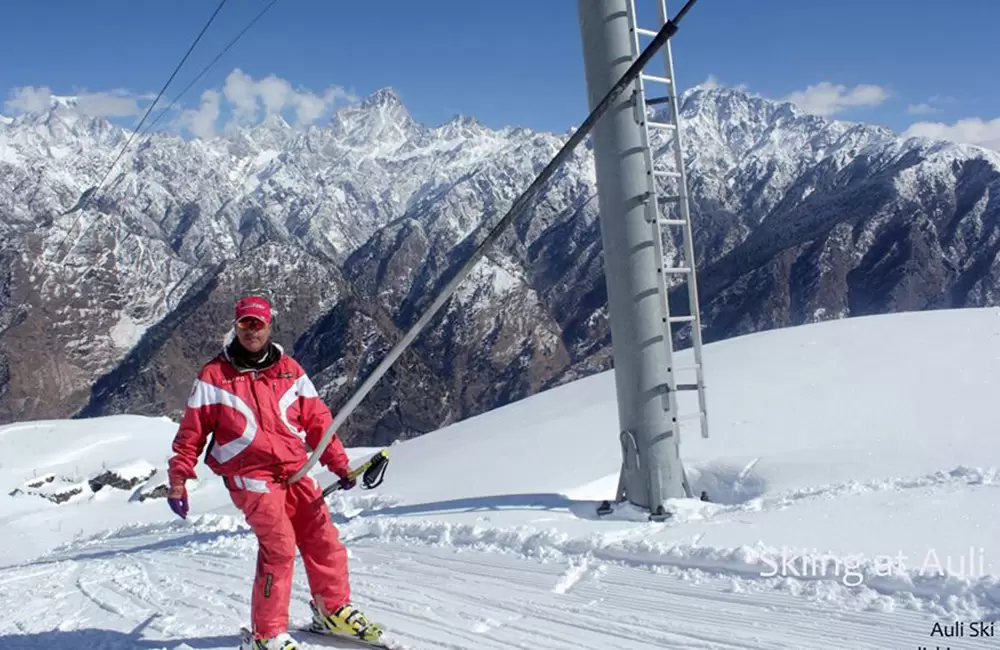 Basic Snowboarding Course in Auli
