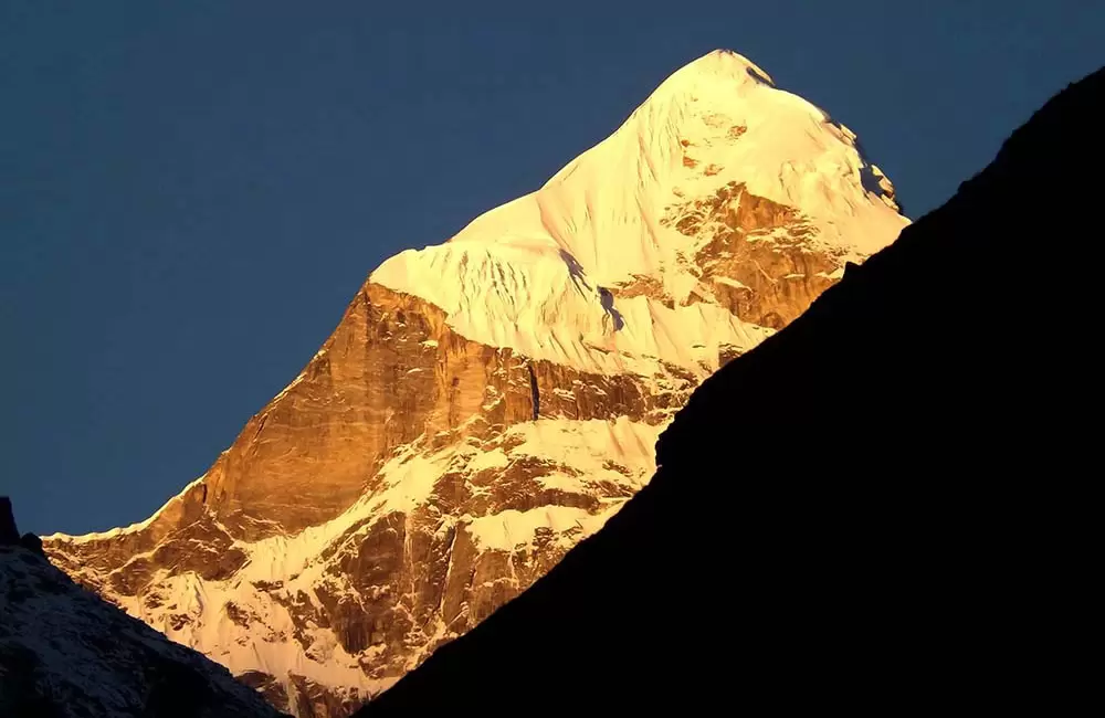 The Neelkanth Peak at sunrise captured in the valley of Badrinath .. Pic: Lokeshwar 