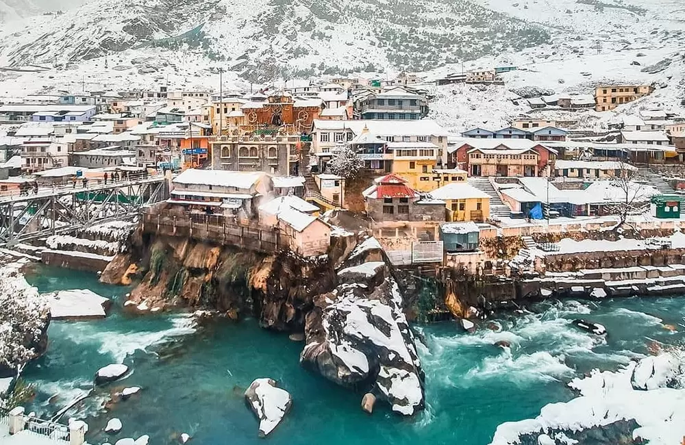 Badrinath Dham after fresh snowfall. Pic: @dirty_feets