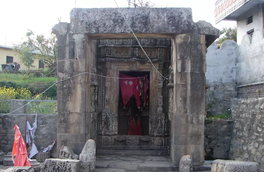 Small temples in Baleshwar Temple complex. Pic: eUttaranchal