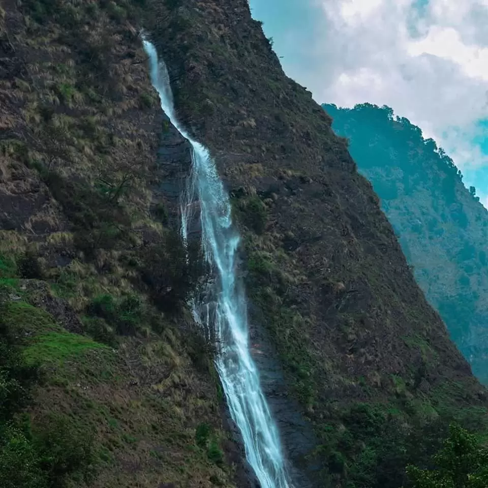 Birthi waterfall picture. Pic: @nik_nagnyal