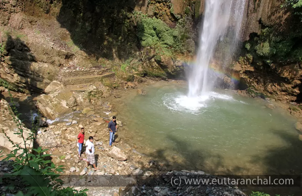 Tourists in Tiger Fall. Pic: eUttaranchal.com