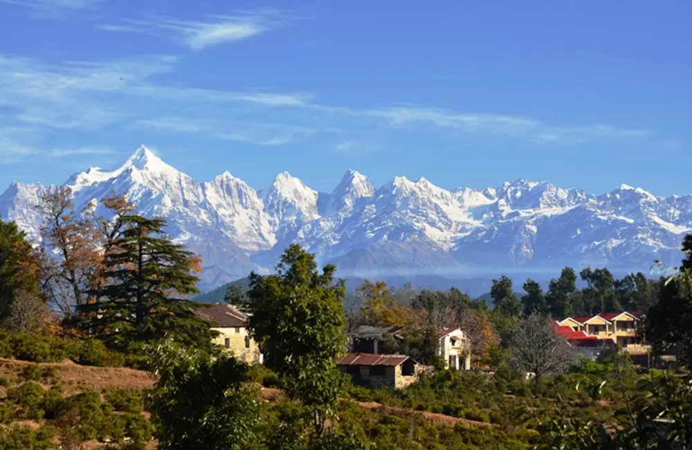 A beautiful morning at Chaukori, Chaukori offers majestic views of snow clad Himalayas particularly the Nanda Devi, Nanda Kot and Panchachuli peaks.. Pic: Alpha 