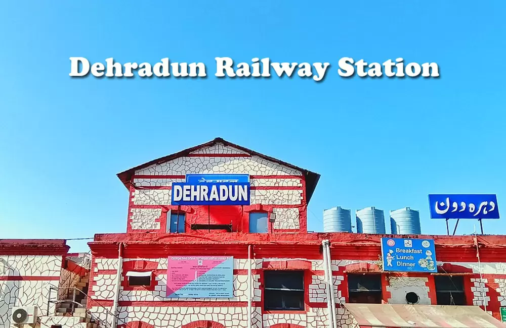 Dehradun Railway Station. Pic: Wikipedia : ArmouredCyborg