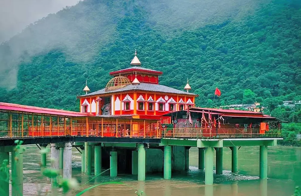 Dhari Devi Temple in Monsoons. Pic: Kukuur