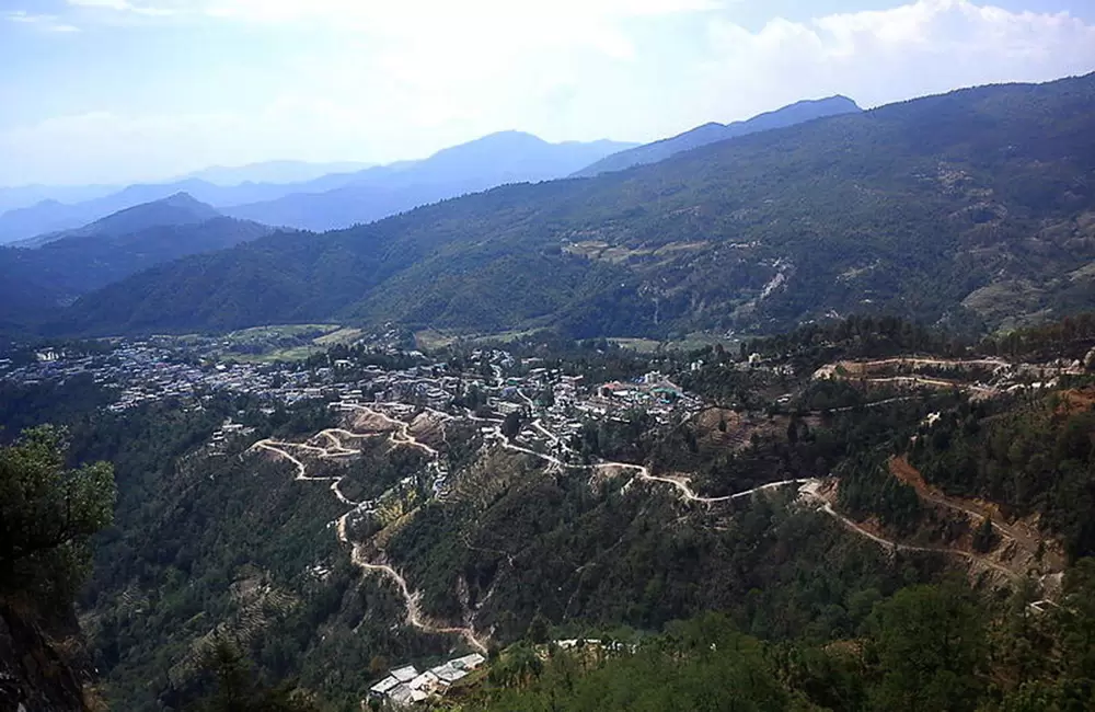 Didihat Town view from Sherakot. Pic: Bhandarinitin: Wikipedia