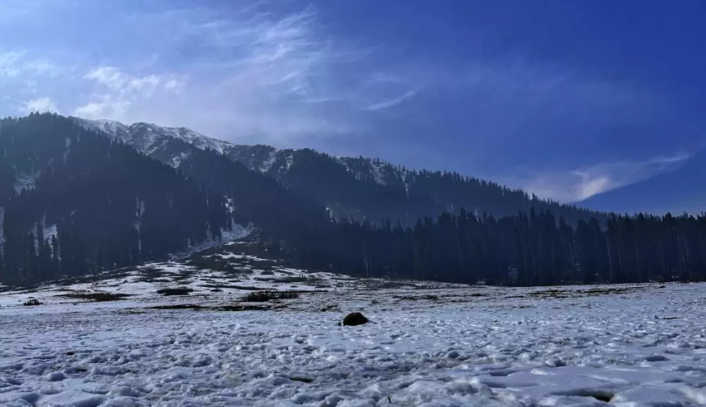 Doodhpathri meadows covered with snonw. Pic: 