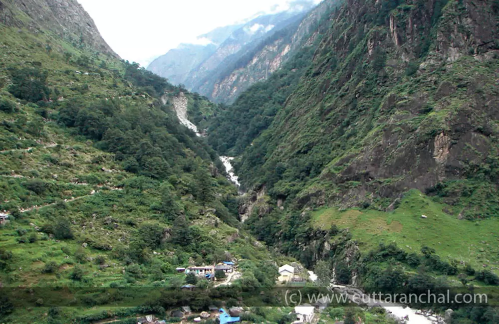 Towards Ghangaria (Valley of Flowers and Hekmund). Pic: eUttaranchal.com