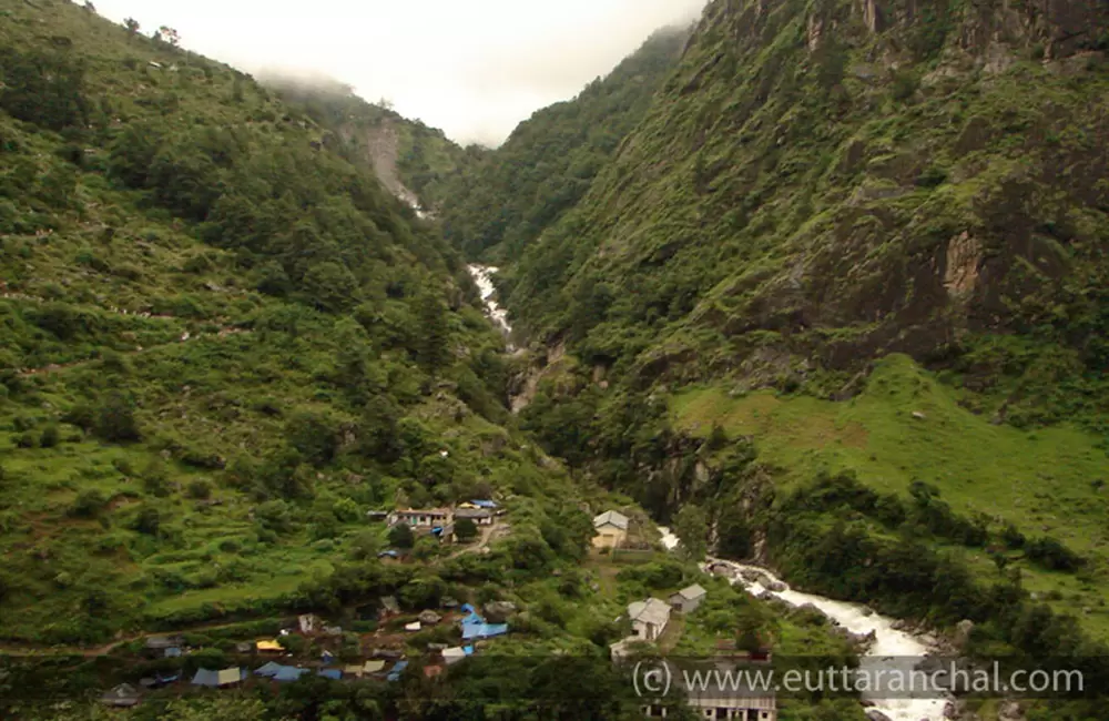 Mountains covered with clouds. Pic: eUttaranchal.com