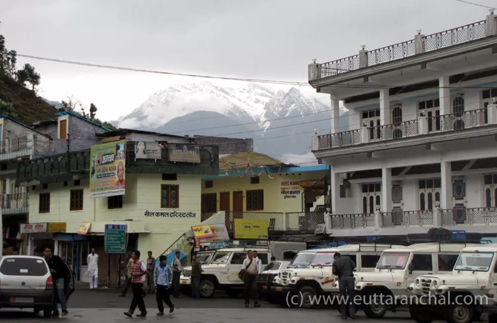 There are many budget and deluxe hotels in main market. Pic: eUttaranchal.com