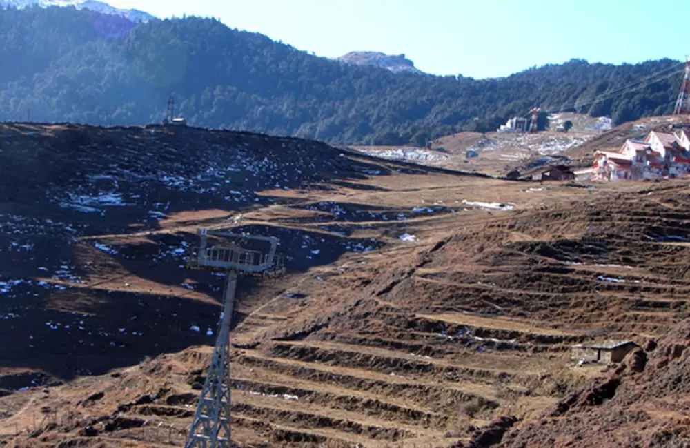 Auli Skiing Slopes. Pic: euttaranchal.com