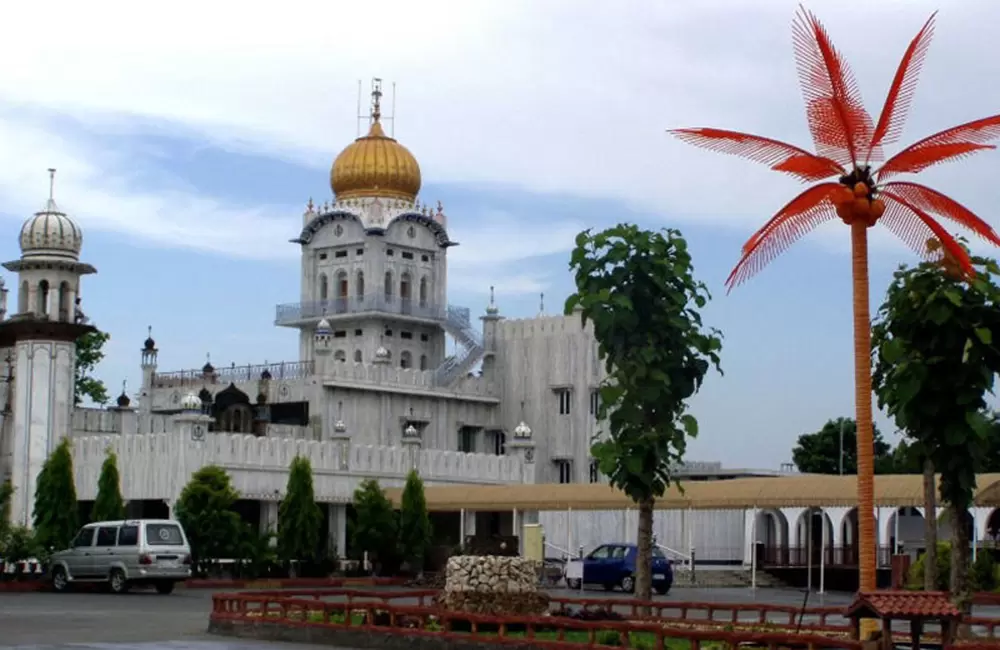 Gurudwara Nanaksar, Dehradun. Pic: gurdwarananaksar.com