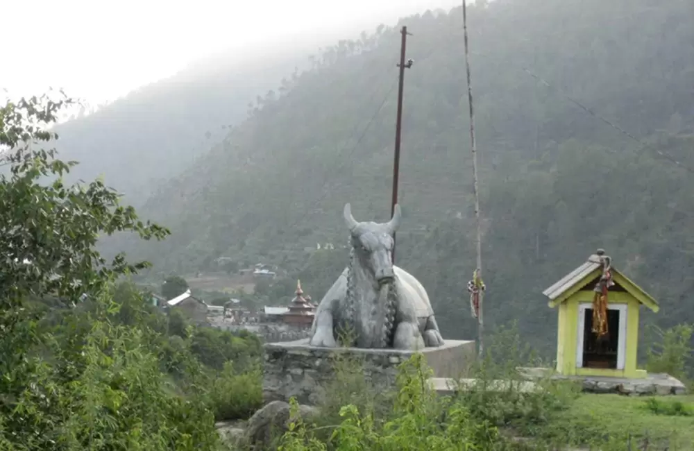 Nandi Statue in front of Pavasi Temple. Pic: Pic By: Nitin Pandey (Pandeyji.com)