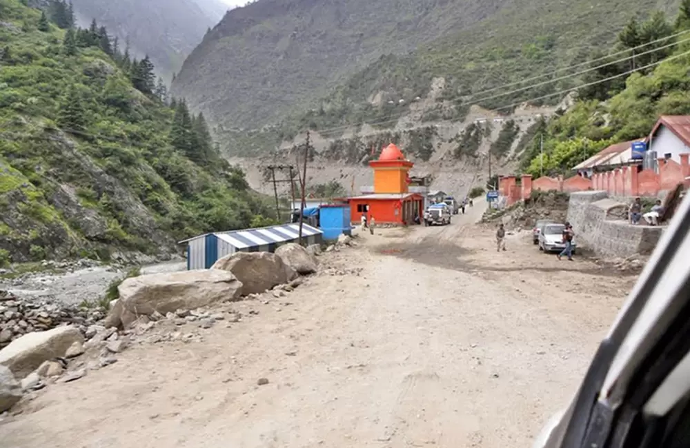 Lord Hanuman Mandir, Hanumanchatti, On NH 58, Way To Baba Badrinath.. Pic: facebook page of उत्तराखण्ड प्रेमी