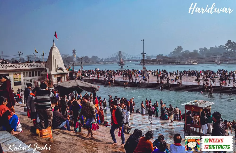 Pilgrims at Har Ki Pauri. Pic: Rahul Joshi