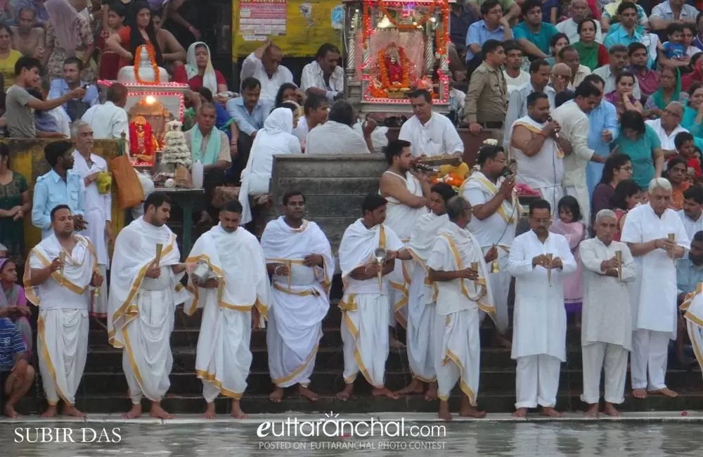 Evening Pooja at Har Ki Pauri, Haridwar. Pic: Subir Das (Facebook)