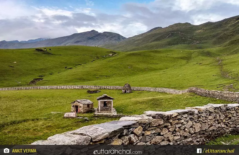 बेदनी कुंड- नंदा देवी राज जात यहीं से होते हुए होमकुंड की ओर बढ़ती है.
Bedni Kund, Bedni Bugyal, Chamoli, Uttarakhand en route Homkund. Pic: Ankit Verma