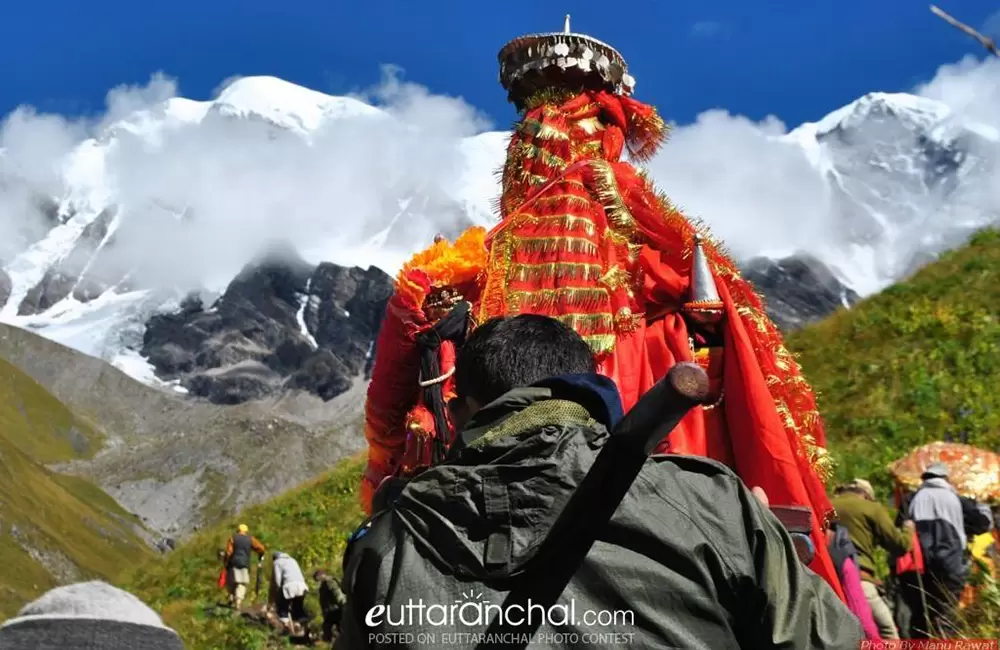 नंदा चली कैलाश - होमकुंड के नज़दीक, नंदा देवी राज जात 2014.
Nanda Chali Kailash - Near Homkund, during Nanda Devi Raj Jaat 2014.. Pic: Manu Rawat