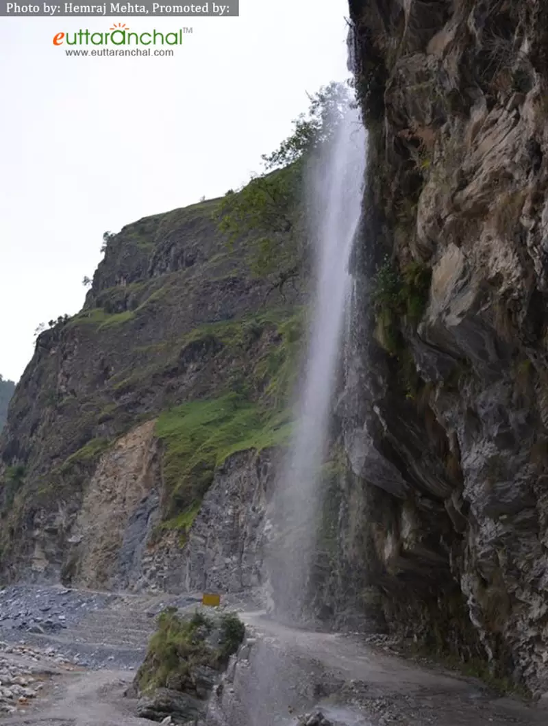 Waterfall, on the way to Madkot Village Munsiyari. Pic: Hemraj Mehta (Facebook)