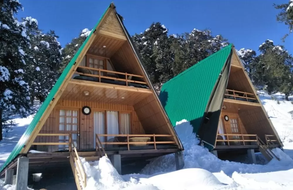 Munsiyari Eco Huts during snowfall. Pic: Twitter Page of Trivendra Singh Rawat