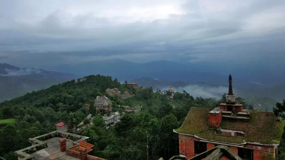 Cloudy View from Nagarkot. Pic: Wikipedia: Ananta Bhadra Lamichhane