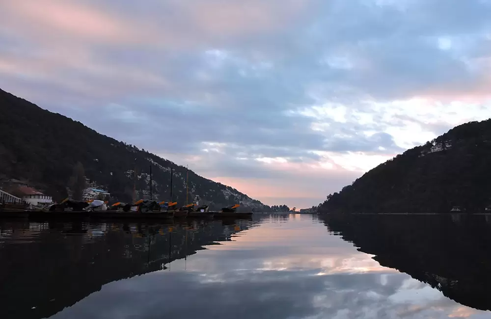 A beautiful colorful view of Naini lake, Nainital. Pic: Sagar Balmiki 