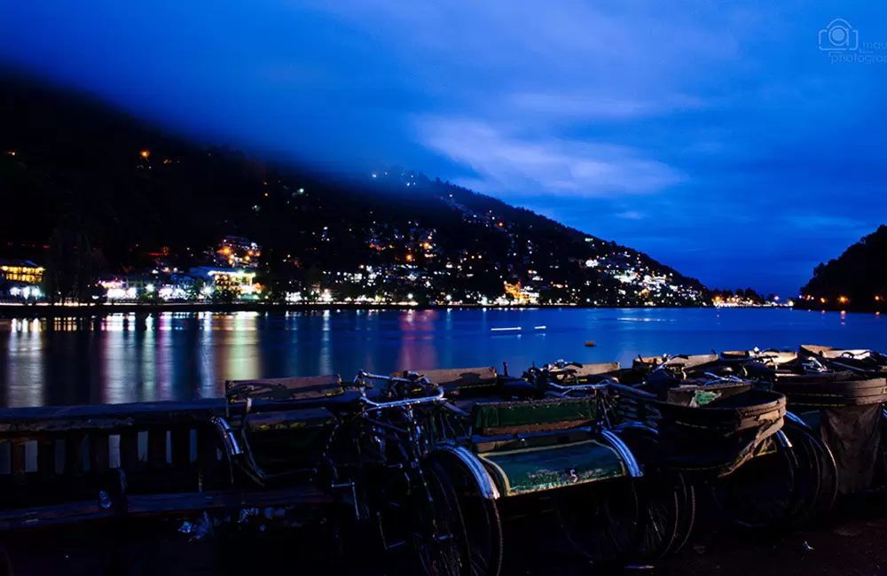 Night shot of naini lake with rickshaws in foreground.. Pic: Aryan592 