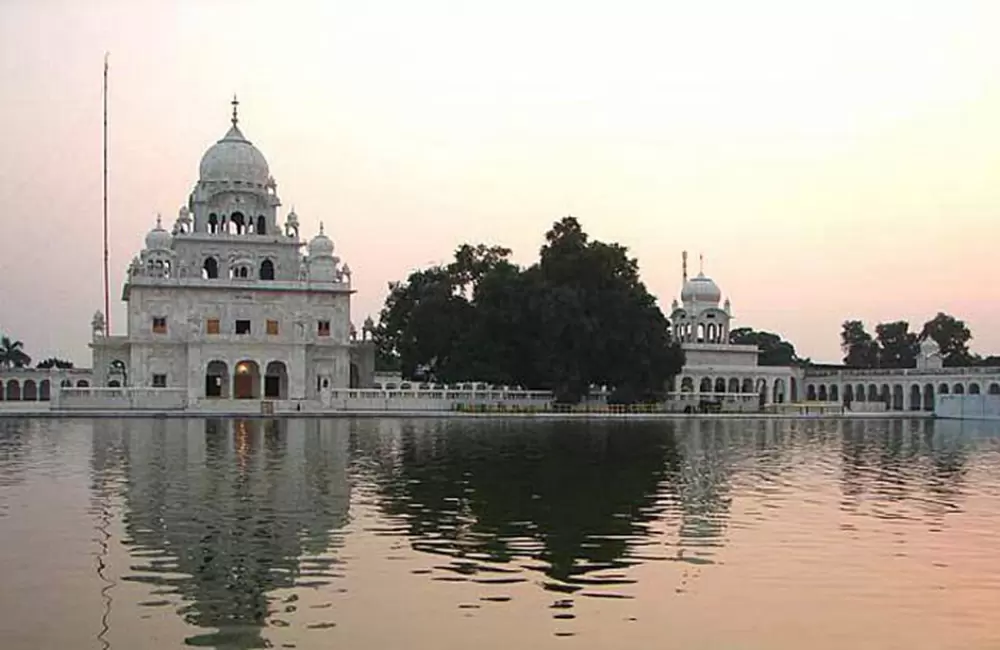 Nanakmatta Gurudwara is situated at a distance of 56 kms. from Rudrapur on Rudrapur-Tanakpur route.. Pic: Euttaranchal.com (Facebook)