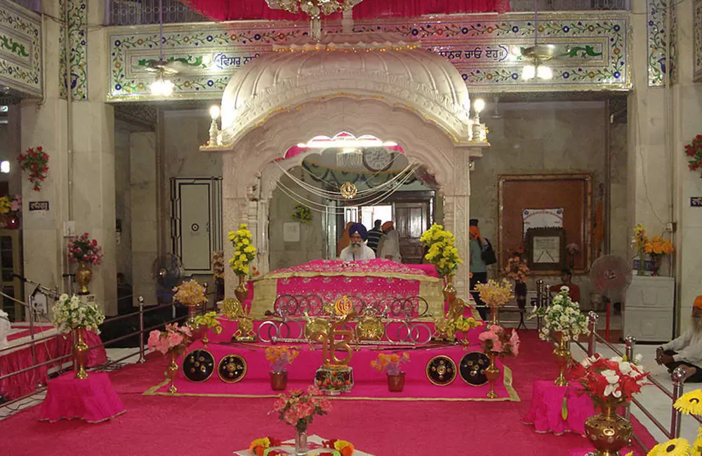 Inside Paonta Sahib Gurudwara. Pic: Ekabhishek: Wikipedia