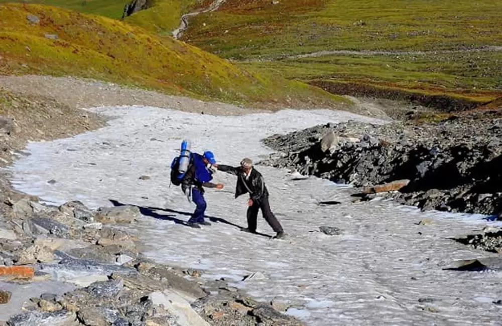 Crossing the Glacier during Ronti Saddle Trek. Pic: The Blue Mountain Club