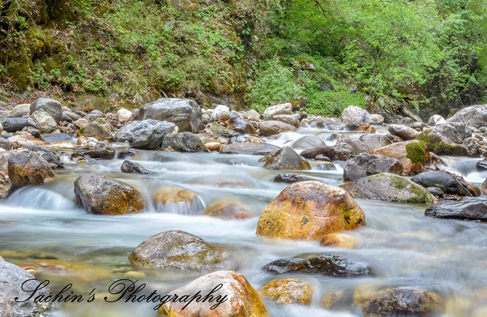 A small river which comes in the middle of Roopkund lake trek.. Pic: http://www.uttarakhand.org.in/water-playing-with-pebbles