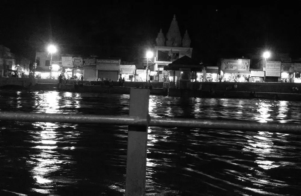 Gangnahar Roorkee, the only canal in the area where both Ganges and Canal flows parallel with each other. The perfect site to stop in Roorkee and feel some peace.. Pic: Ayush Bansal 