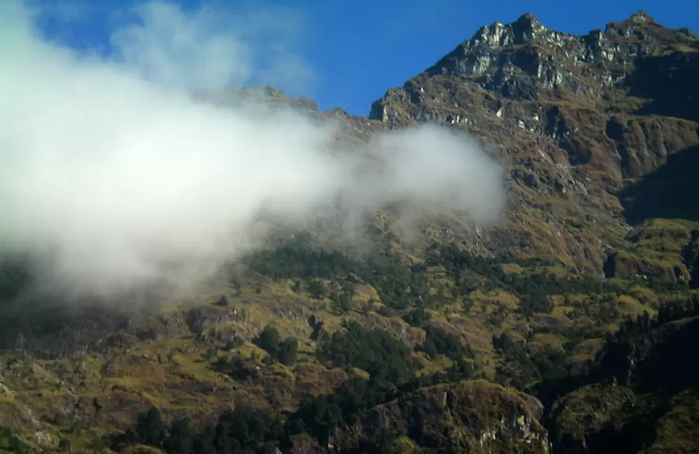 View of Might Himalaya to be conquered to reach Rudranath. Pic: eUttaranchal.com