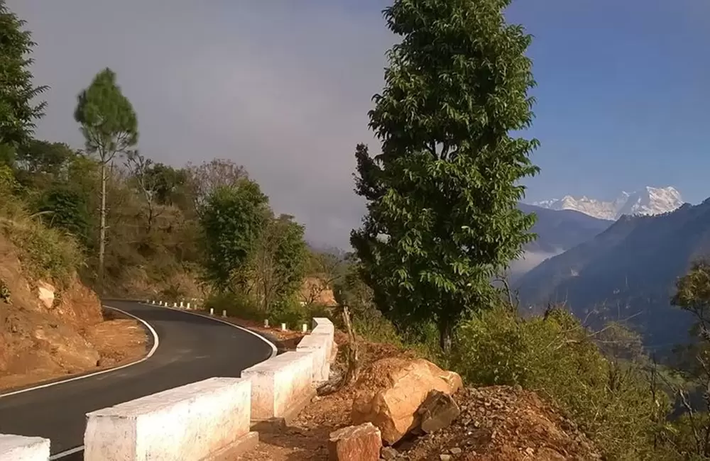 Roads in Rudraprayag and snow capped mountains in the backdrop.. Pic: Ashish 