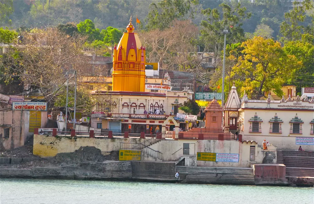 Temple and Ghats in Swargashram area in Rishikesh.. Pic: Wikimapia.org