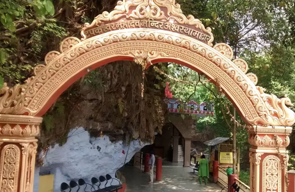 Main Gate of Tapkeshwar Temple, Dehradun. Tapkeshwar Temple is dedicated to Lord Shiva.. Pic: Euttaranchal.com (Facebook)