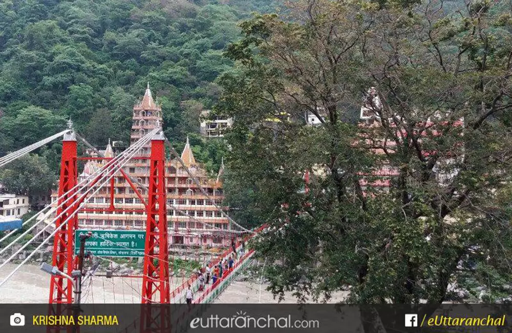 View of Laksman Jhula bridge and Trimbakeshwar temple Rishikesh. लक्ष्मण झूला और प्रसिद्ध त्रियंबकेश्वर मंदिर, ऋषिकेश.. Pic:  Krishna Sharma