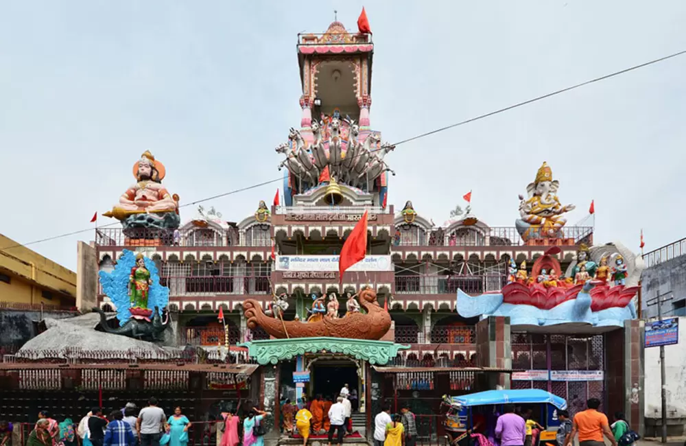 Vaishno Devi Temple front view Haridwar.. Pic: templesofindia