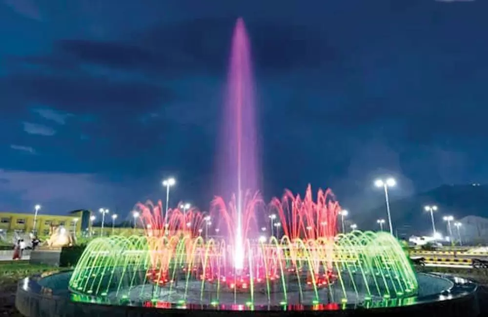 Colourful Fountain in the Railway Station. Pic: 