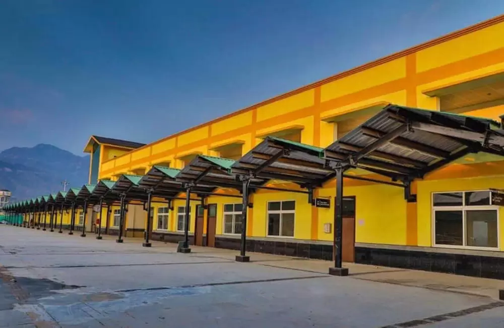 Platform of Yog Nagri Rishikesh Railway Station. Pic: 