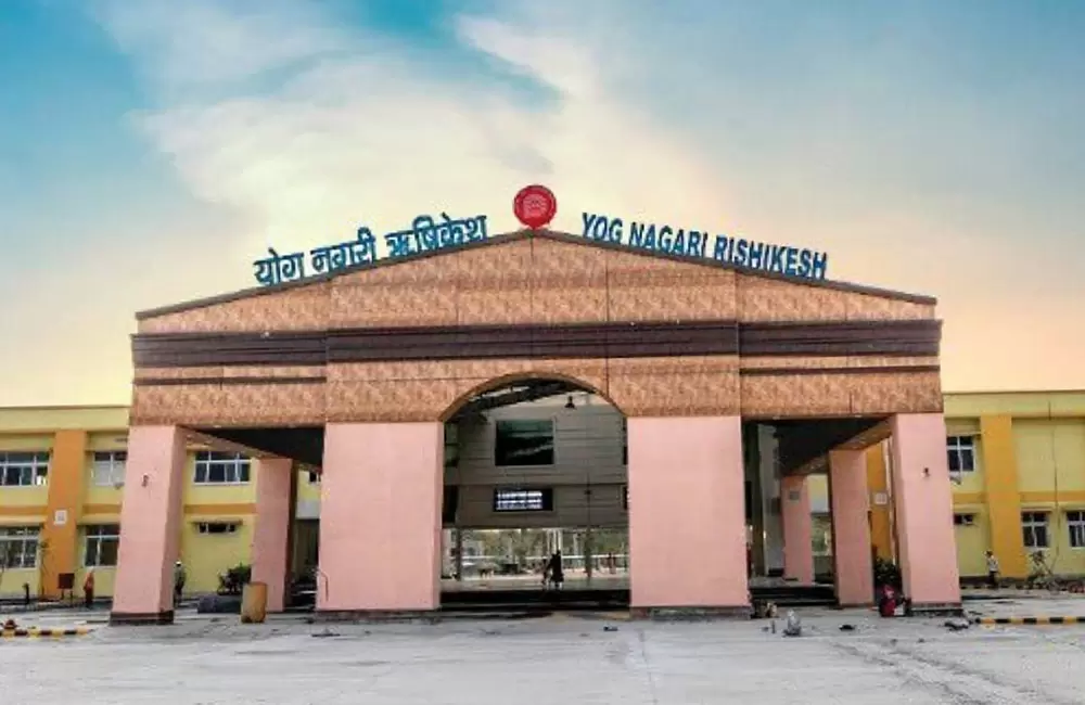 Entrance of Yog Nagri Rishikesh Railway Station. Pic: 