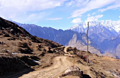 Roads in Auli.