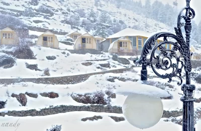 A snow covered lamp at Auli