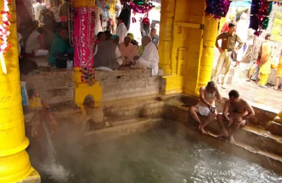 Tapt Kund Hot Water Spring near Badrinath Temple