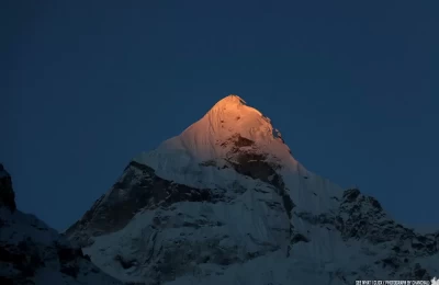 Neelkanth mountain â€“ The major peak of the garhwal division of Himalayas in the uttarakhand, that is over the valley of the Alakhnanda river