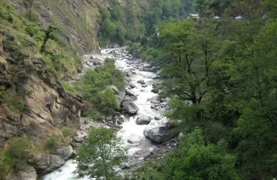 Himalayan River flows near Barkot, copyright by: Pal Sandipan