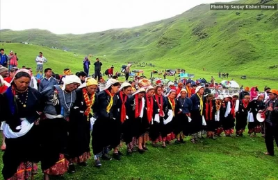 Local womens performing Chancheri - Folk Dances during Nanda Devi Rajjat at Bedni Bugyal