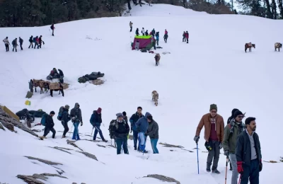 Trekkers flock towards Brahmatal during winters
